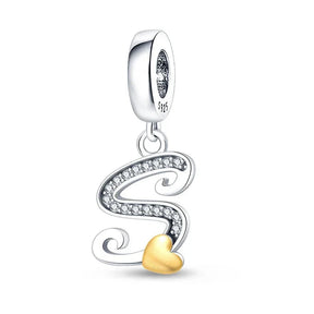 Charm con letras de corazón de oro