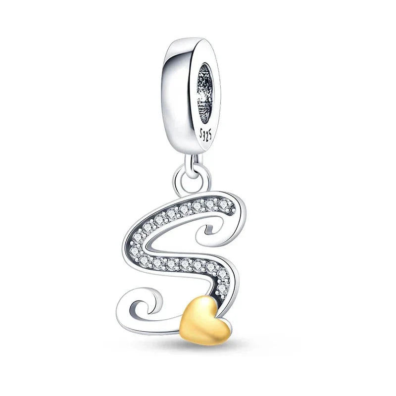 Charm con letras de corazón de oro