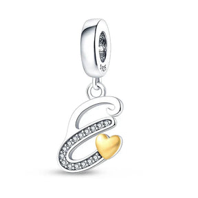 Charm con letras de corazón de oro