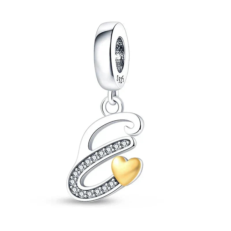 Charm con letras de corazón de oro