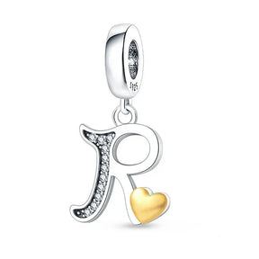 Charm con letras de corazón de oro