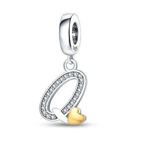 Charm con letras de corazón de oro