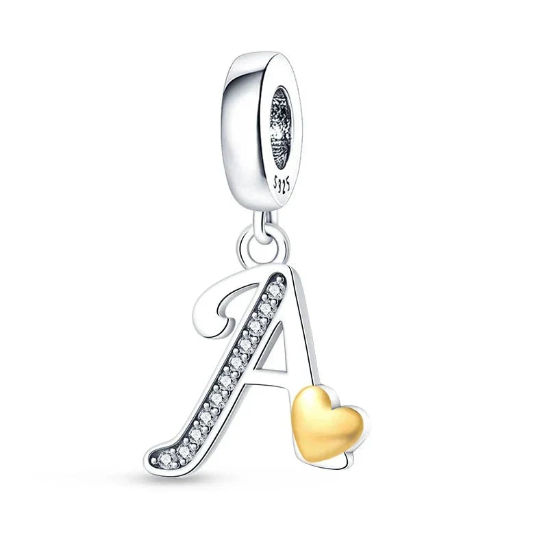 Charm con letras de corazón de oro