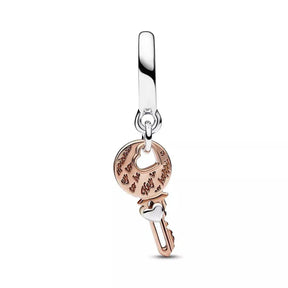 Charm de llave rosa 
